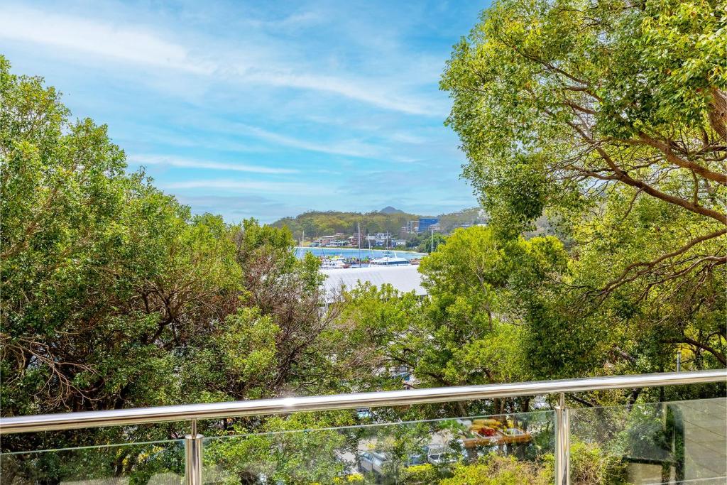 Paradiso 4, 4 Laman St - aircon, pool, heart of town, water views photo 4