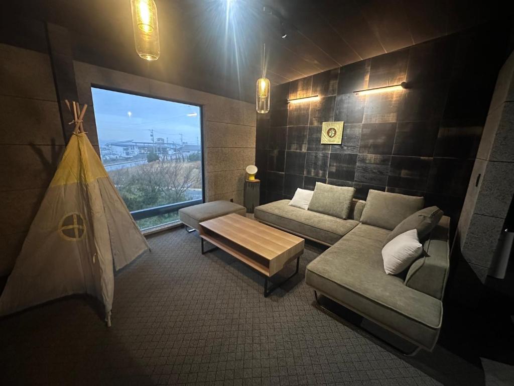 ＩＲＡＧＯ　ＡＲＴ　 ＨＯＴＥＬ 　THECAPE