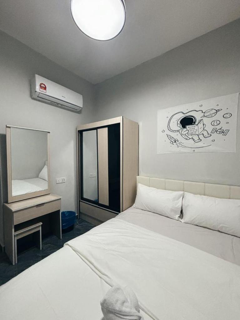 Room with Private Bathroom & Opposite KSL Mall photo 3