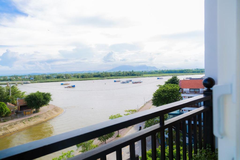 Khách sạn Royal Riverside Hội An 