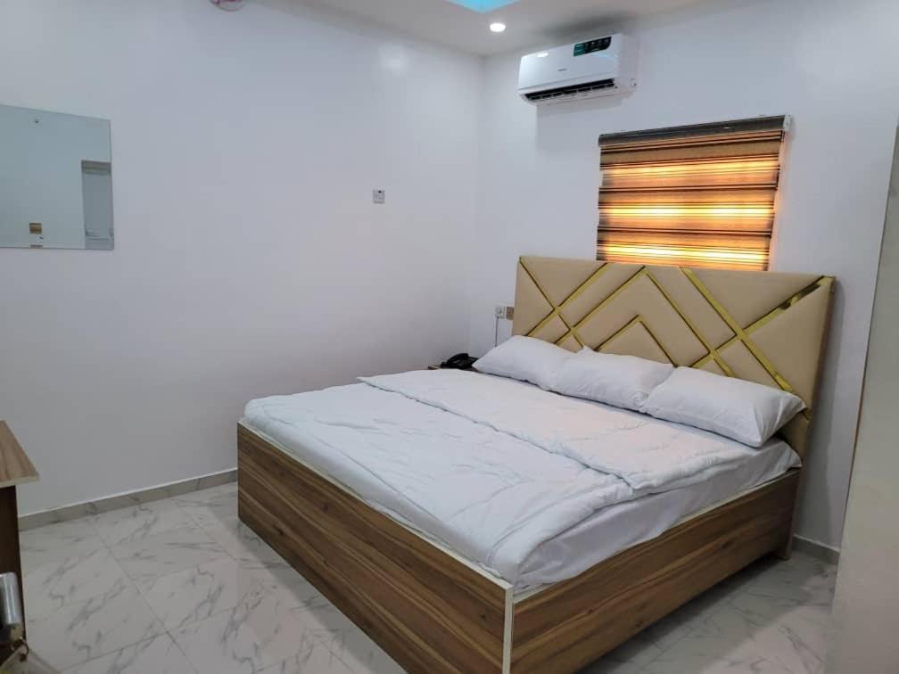 B&Y ROYAL BAR & LOUNGE ADIGBE ROAD ABEOKUTA photo 2
