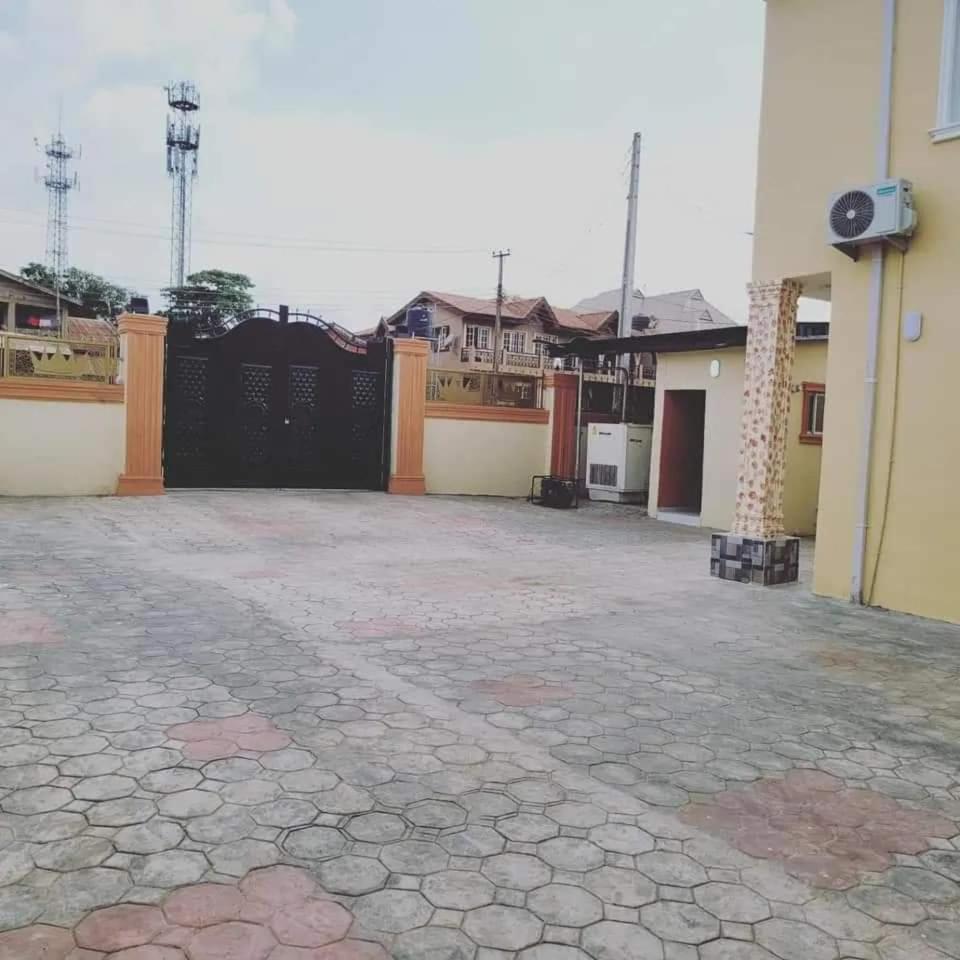 B&Y ROYAL BAR & LOUNGE ADIGBE ROAD ABEOKUTA photo 3