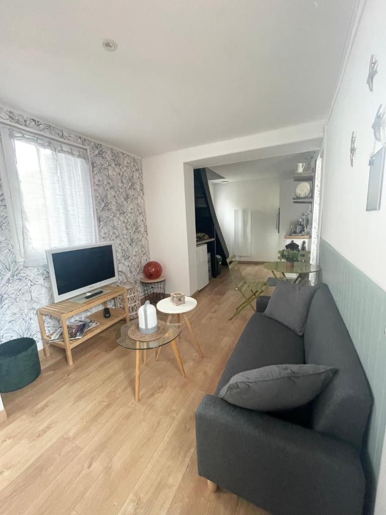 Petit maison avec terrasse proche de Rouen 1h30 de Paris