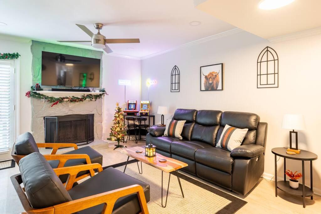 Escape the City w/King Bed, Arcade Games & Firepit photo 2