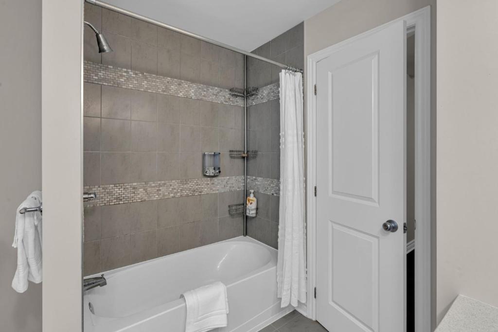 Luxurious and Beautiful House photo 4