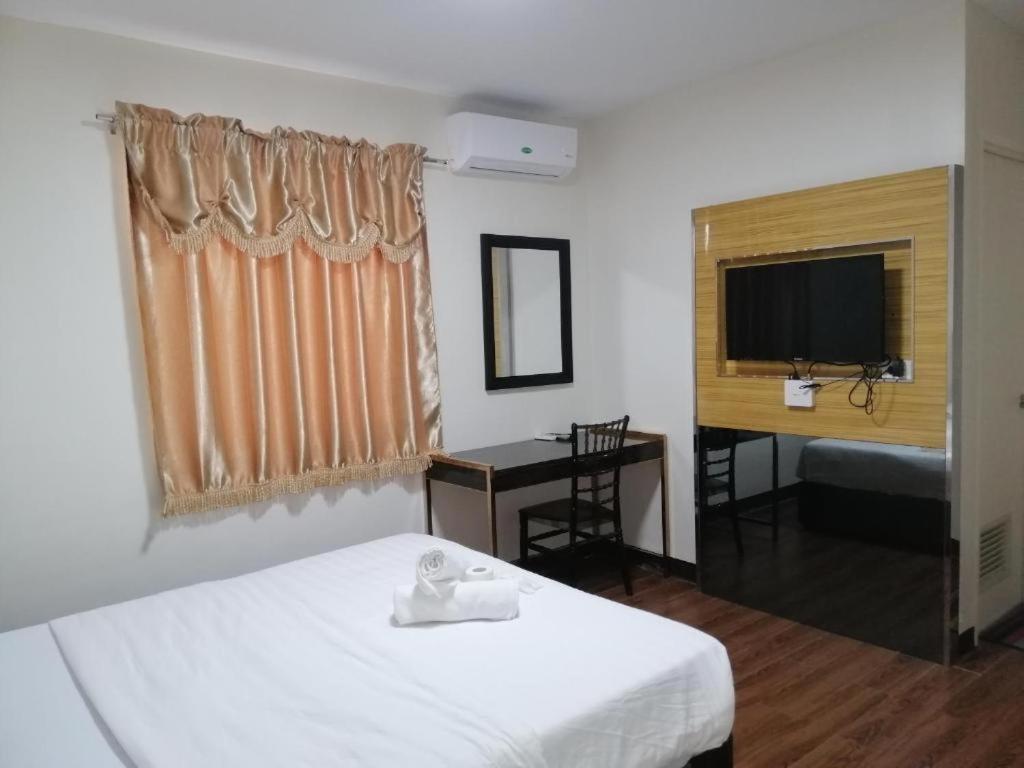 Meaco Royal Hotel - Biñan Laguna photo 1