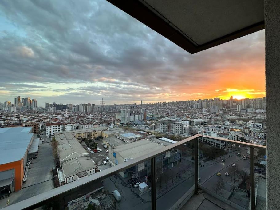 شقة علوية عصرية تطل على وسط المدينة 63 Modern apartment with a view of the city center