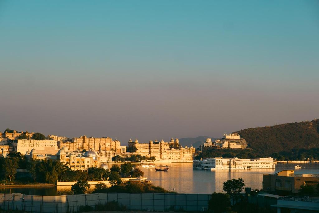 Infinia Stays - A Luxury Boutique Hotel photo 2