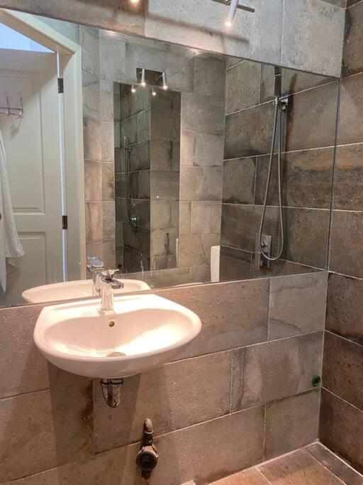 Lovely One-Bedroom Sea View Condo with a Pool, real home photo 4
