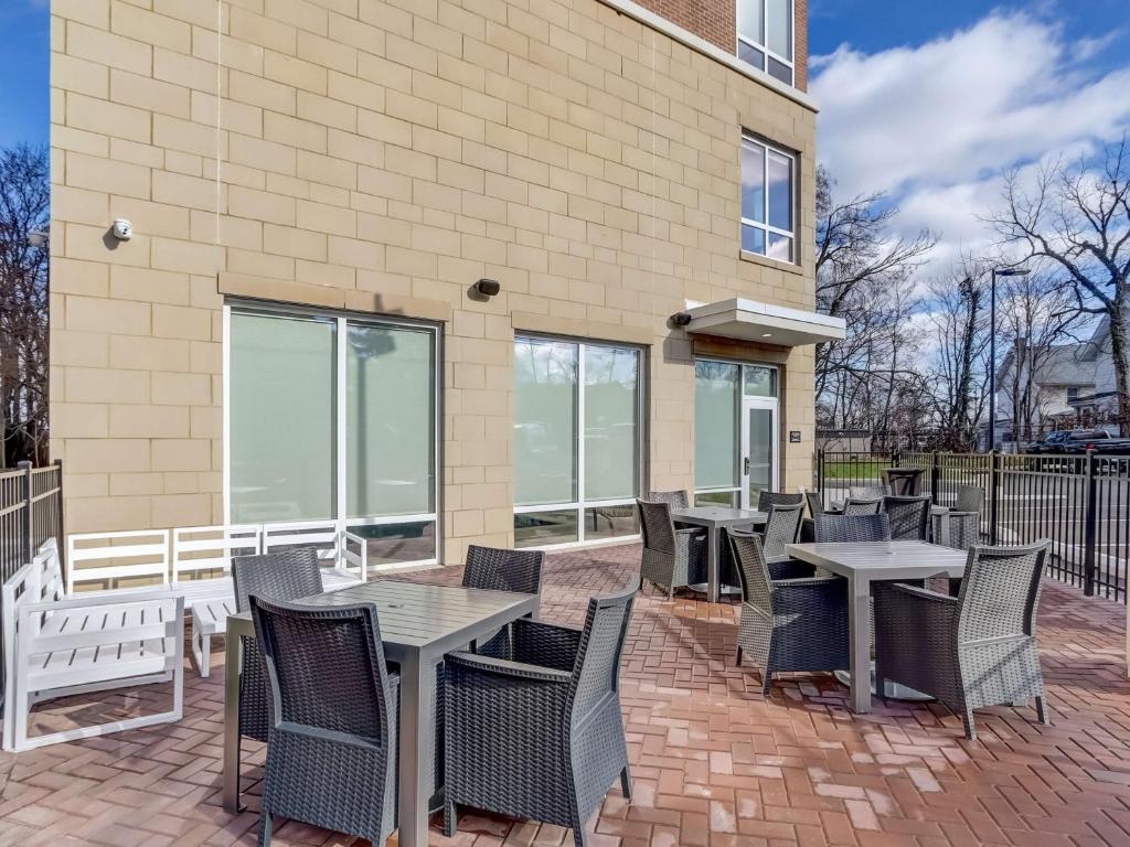 Hampton Inn & Suites Cincinnati Midtown Rookwood photo 1