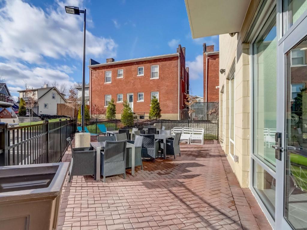 Hampton Inn & Suites Cincinnati Midtown Rookwood photo 2