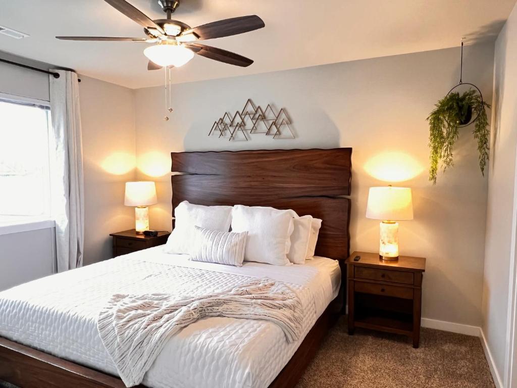 Modern Style KING bed Free Wi-Fi with Garage photo 1
