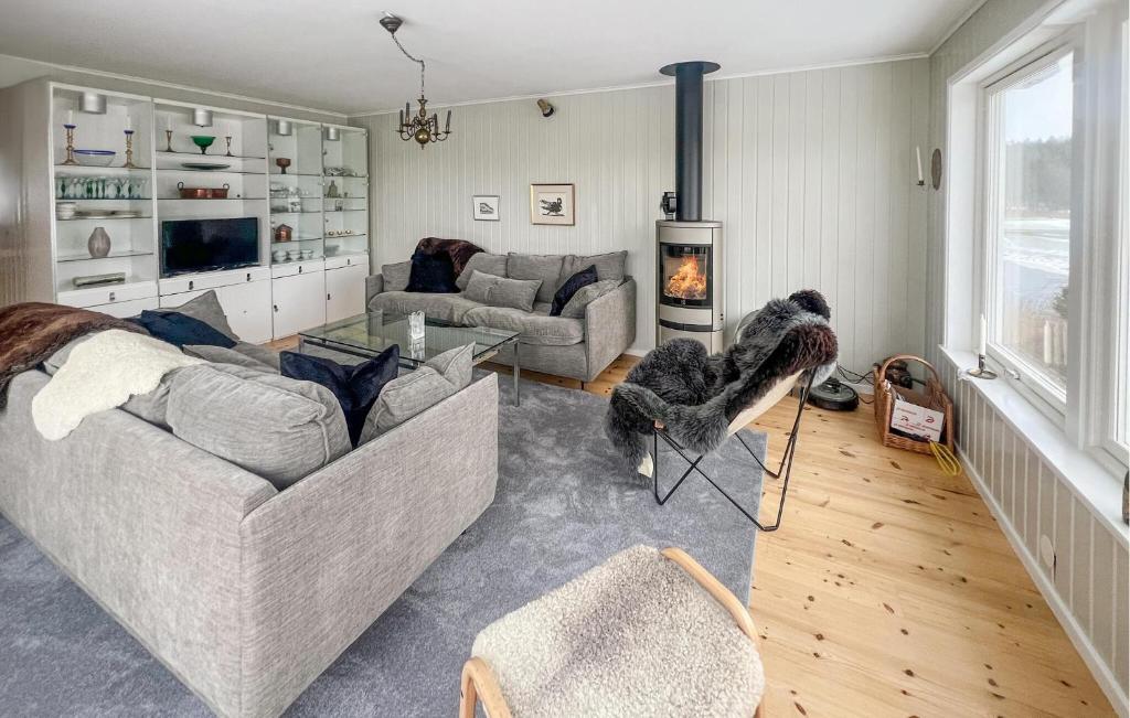 Cozy Home In Fjllbacka With Kitchen photo 3