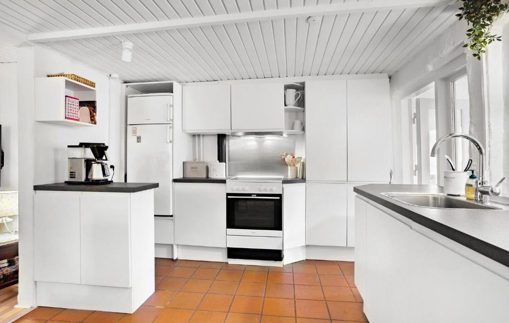 1 Bedroom Awesome Home In Middelfart photo 2