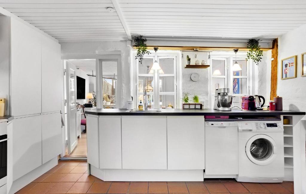 1 Bedroom Awesome Home In Middelfart photo 3