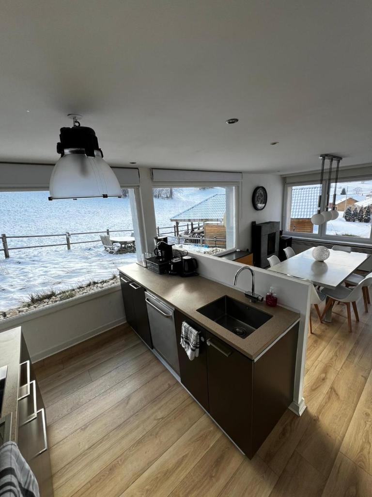 Spacieux et lumineux 115m2 idéalement situé photo 2