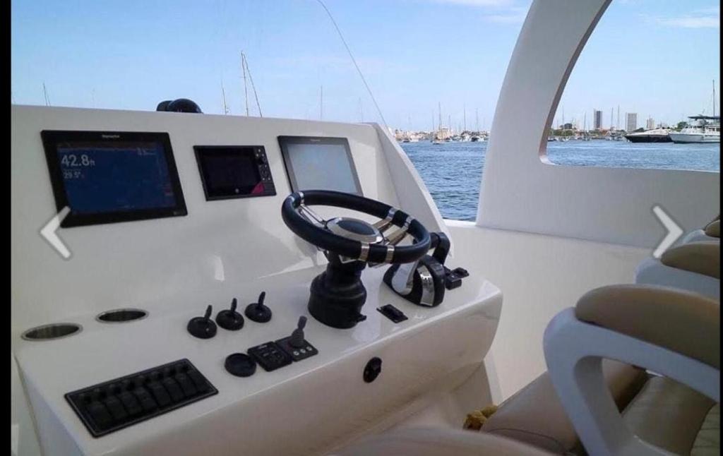 Botes ctg photo 3