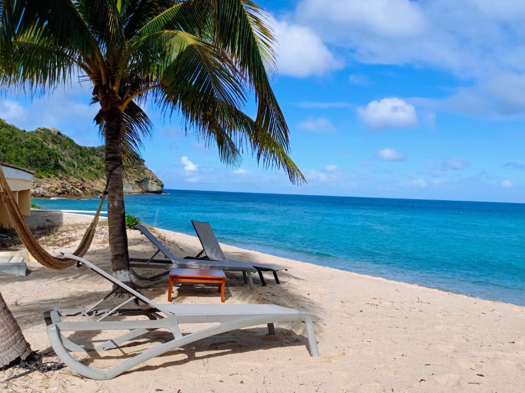 Comfy house on a hidden beach photo 1
