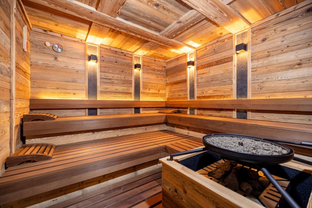 VALARA Alpine Art Hotel - Tap to explore photos