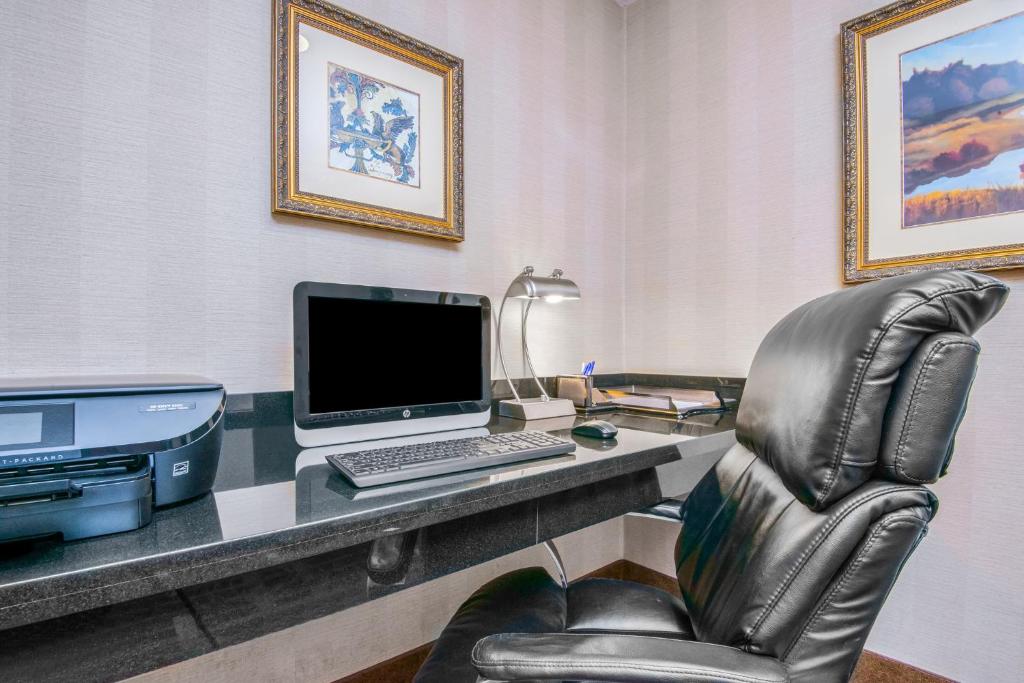 Holiday Inn Express Enid-Highway 412, an IHG Hotel photo 2