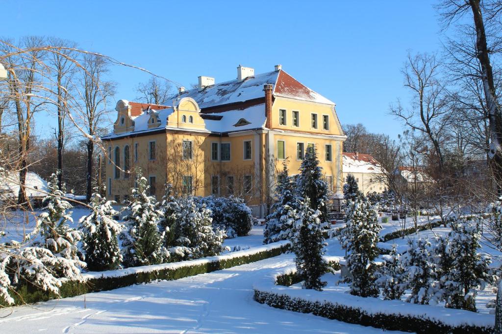 Pałac Wiechlice photo 1