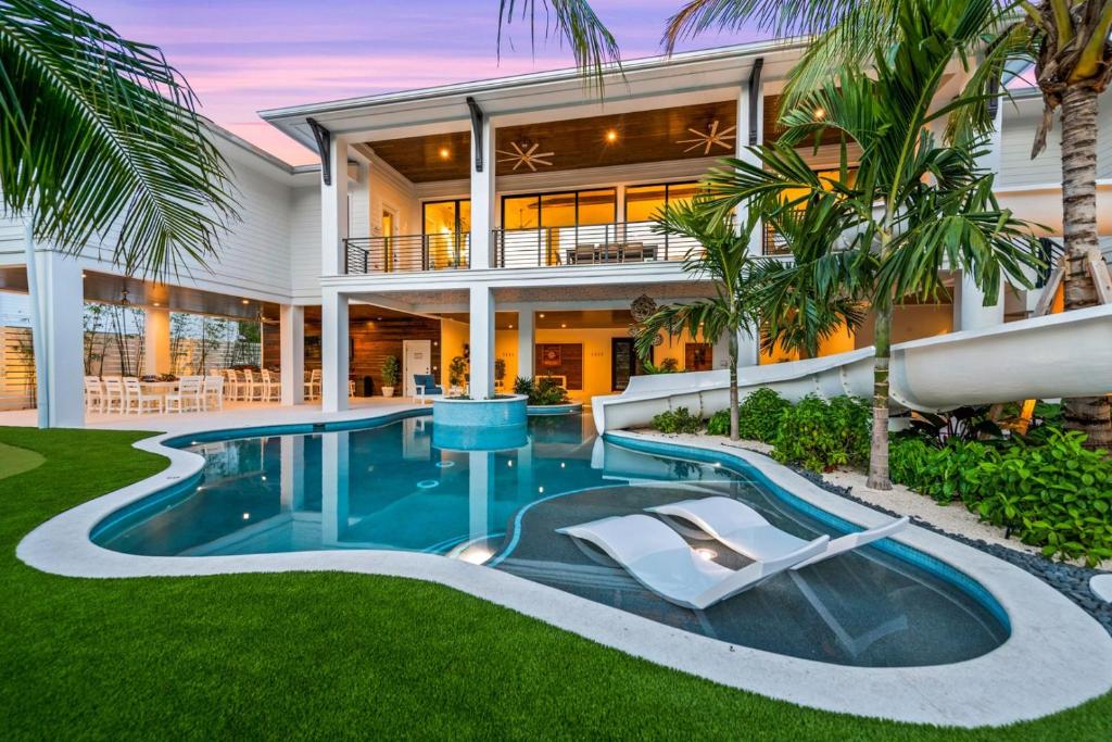 Salty Oak in Siesta Key image