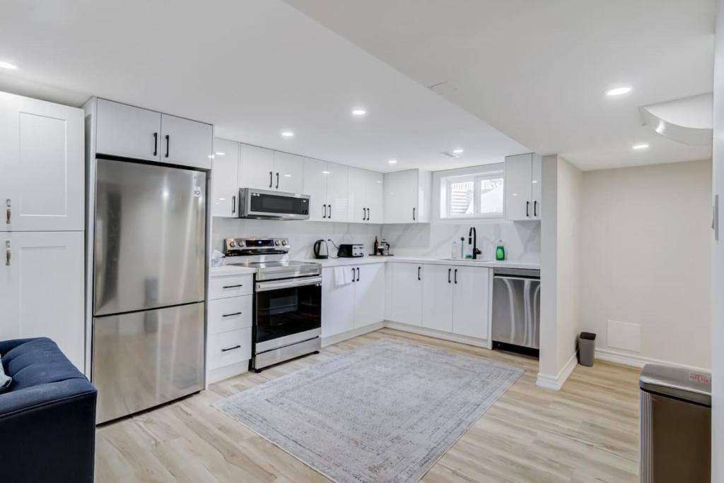 Private, Stylish, Large 1BR - Close to Everywhere photo 2