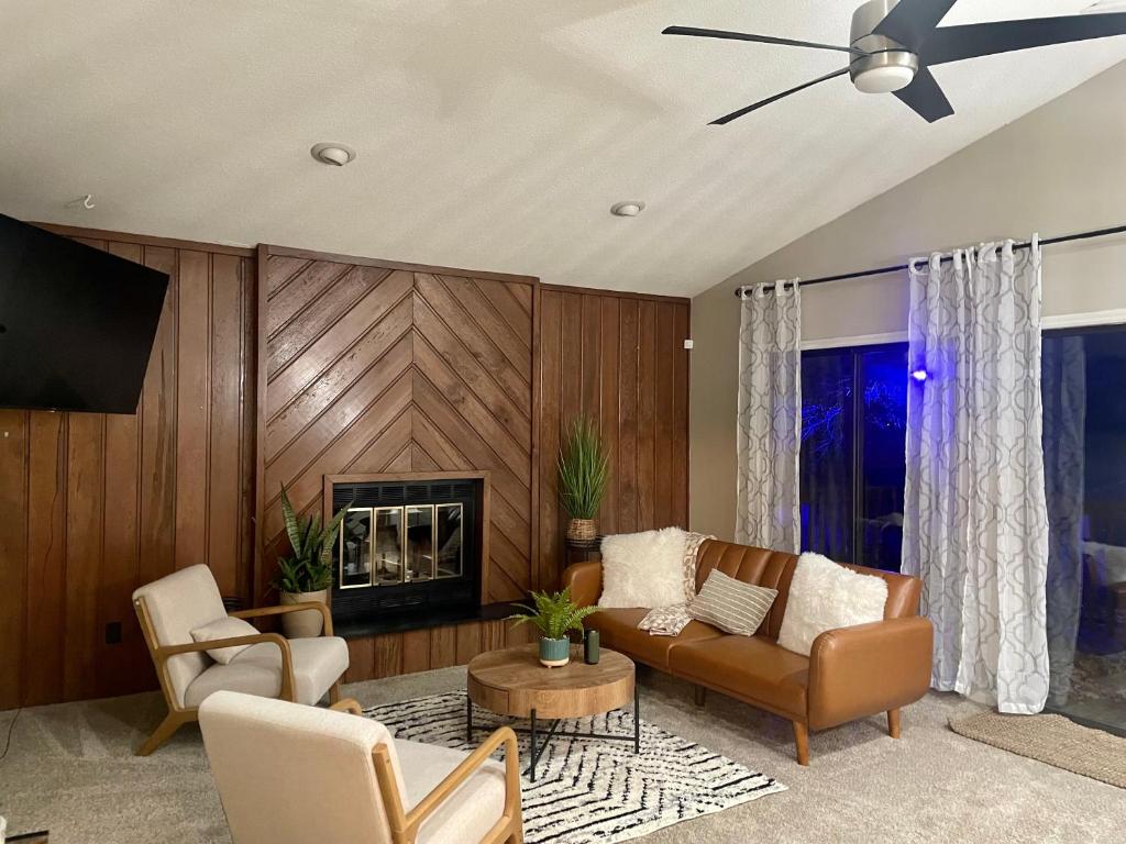 Charming Condo Near WFU and Hospitals, Full Kitchen, Strong WiFi, In-Unit Laundry image