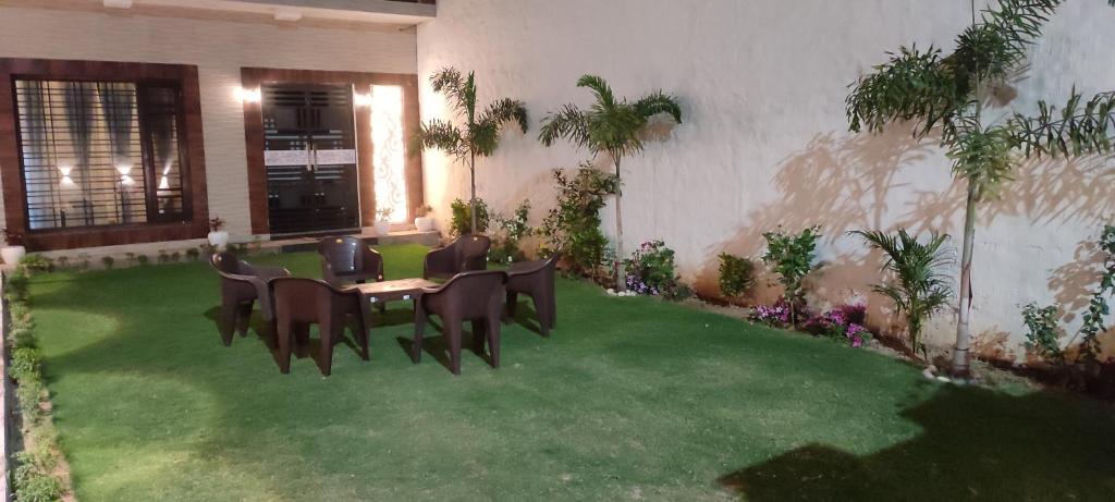Lawn View Homestay photo 3