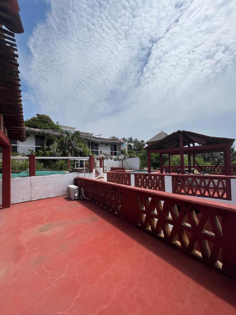 Seaside Serenity: Iconic Surf Bungalows photo 2