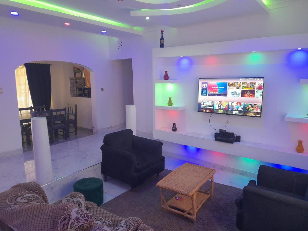 CRYSTAL HOMES Air BnB photo 3
