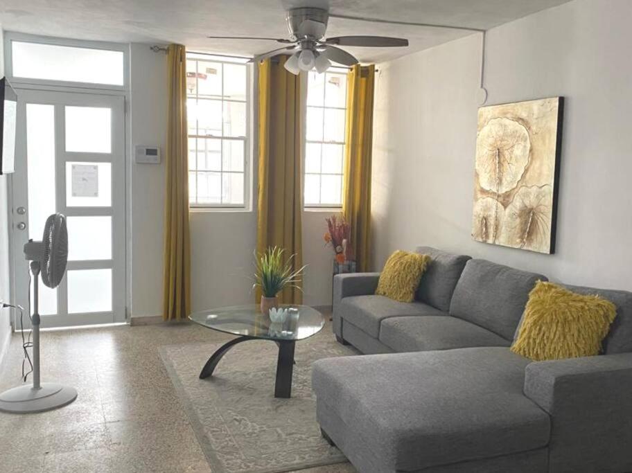 AC Rooms, Smart TV, Centric & 20 mins from Airport