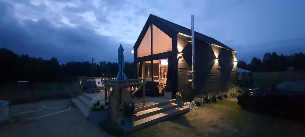 Domek mazurski całoroczny nad jeziorem z jacuzzi SPA