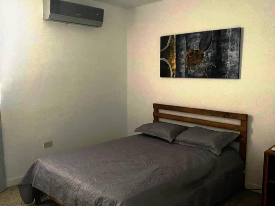 AC Rooms, Smart TV, Centric & 20 mins from Airport photo 2