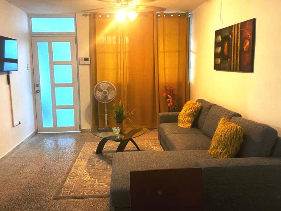 AC Rooms, Smart TV, Centric & 20 mins from Airport photo 3