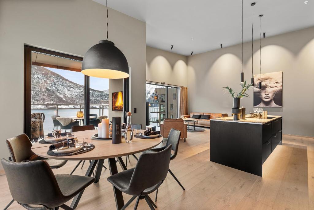 Toppleilighet på bryggen i Sogndal med fantastisk utsikt photo 3