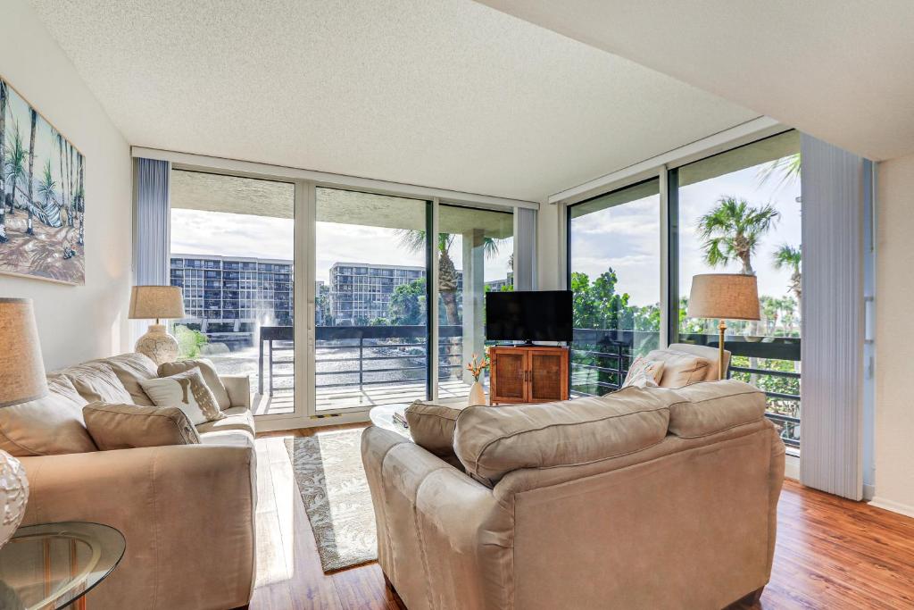 Luxury Longboat Key Condo - Walk to Beach Access! photo 3