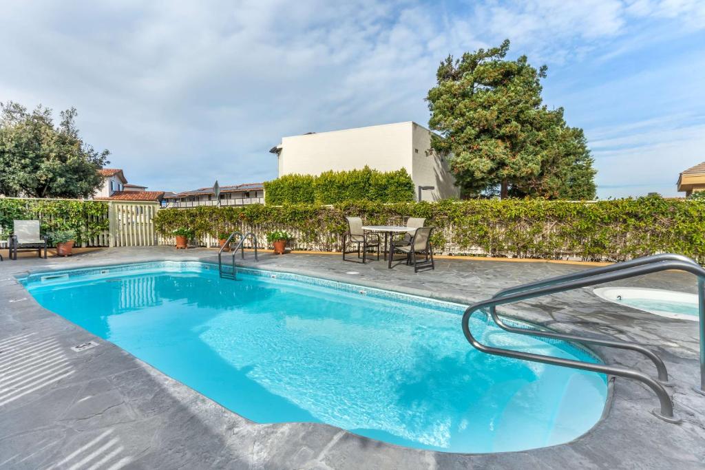 Best Western Plus Monterey Inn photo 2