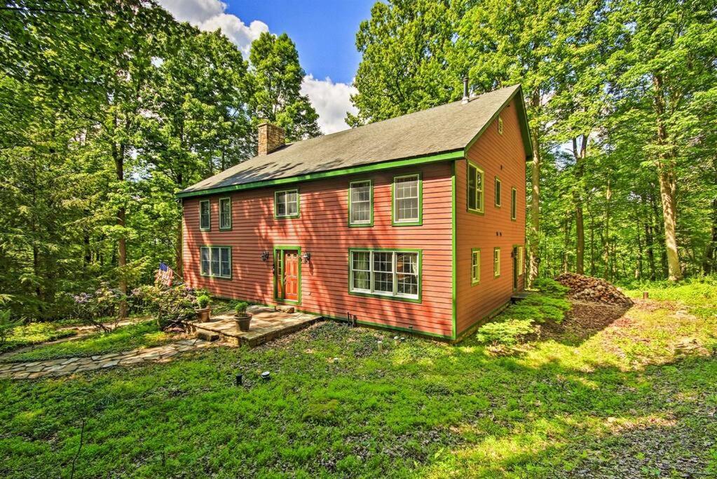 Bear's Eye View - Mountain Retreat w/ Hot Tub!