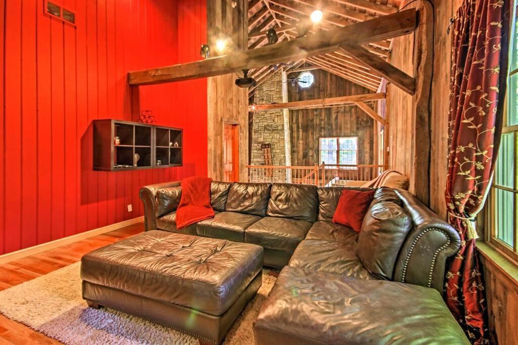 Bear's Eye View - Mountain Retreat w/ Hot Tub! photo 3