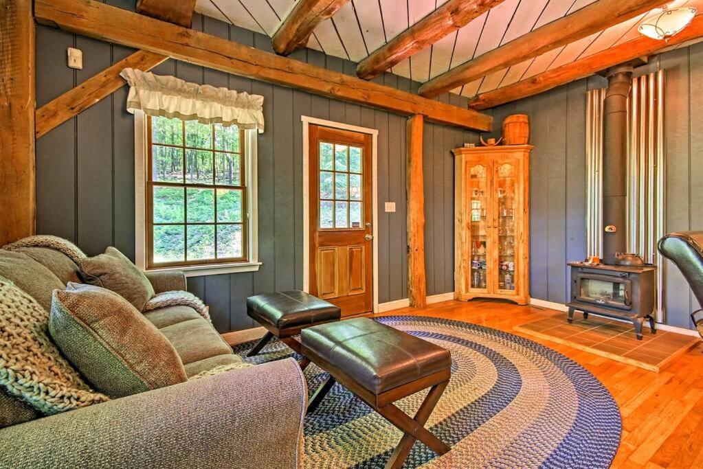 Bear's Eye View - Mountain Retreat w/ Hot Tub! photo 4