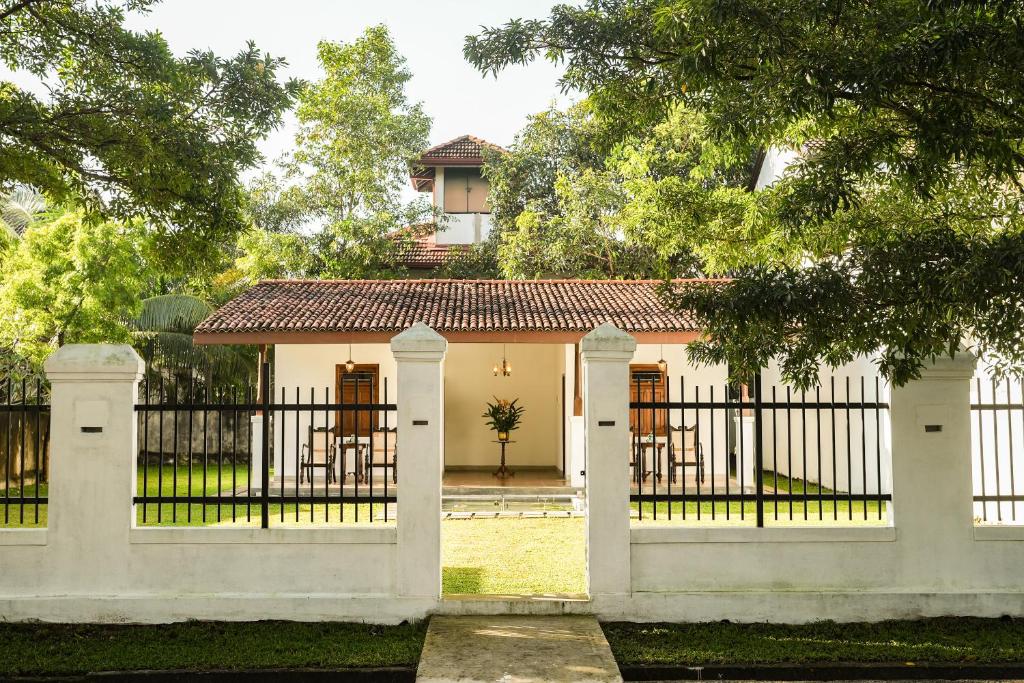 Summer House - Private villa close to International Airport BIA photo 1