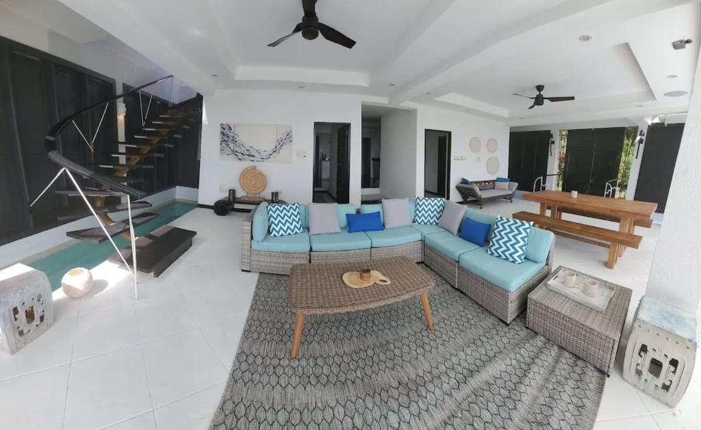 Lux Villa w/ Stunning Panoramic Ocean Views photo 3