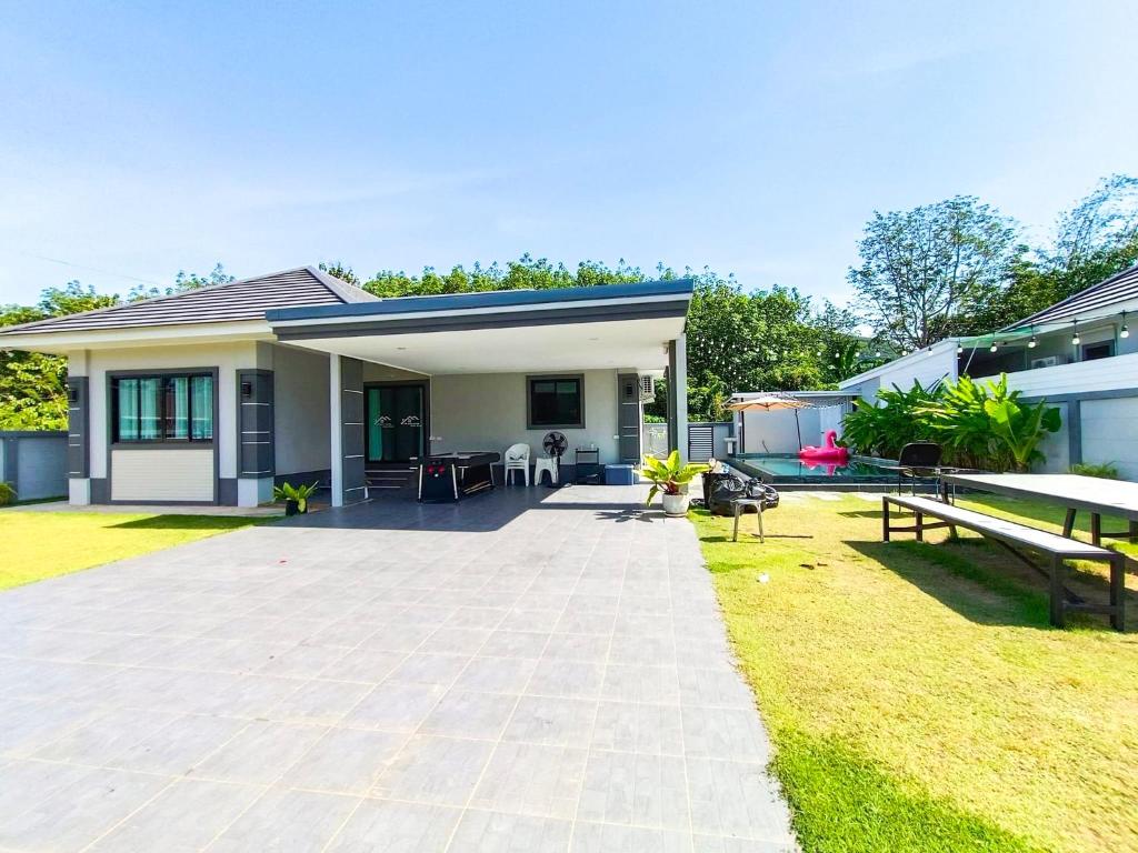 The best house pool villa Sattahip