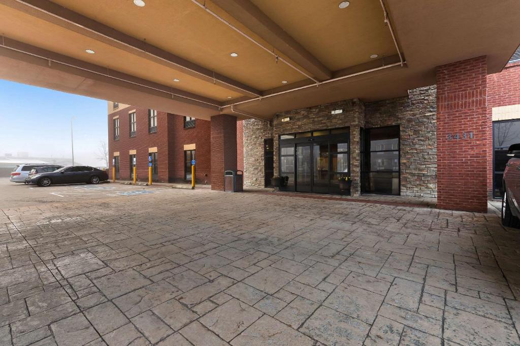 Comfort Suites Nashville image