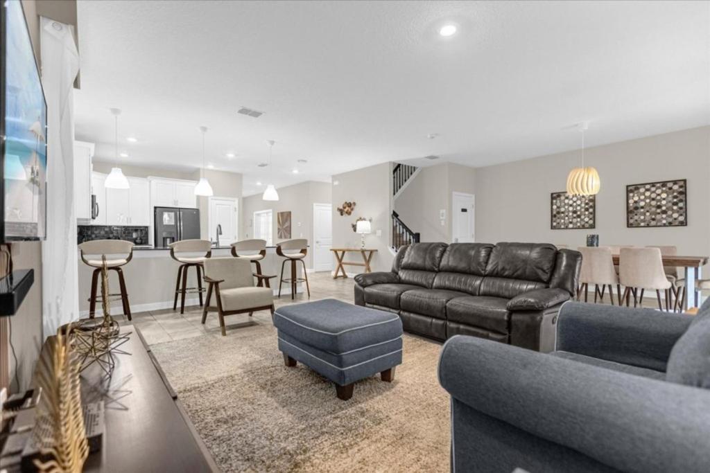 9 Bedrooms - 5 Bathrooms - Storey Lake 4559 Nl image