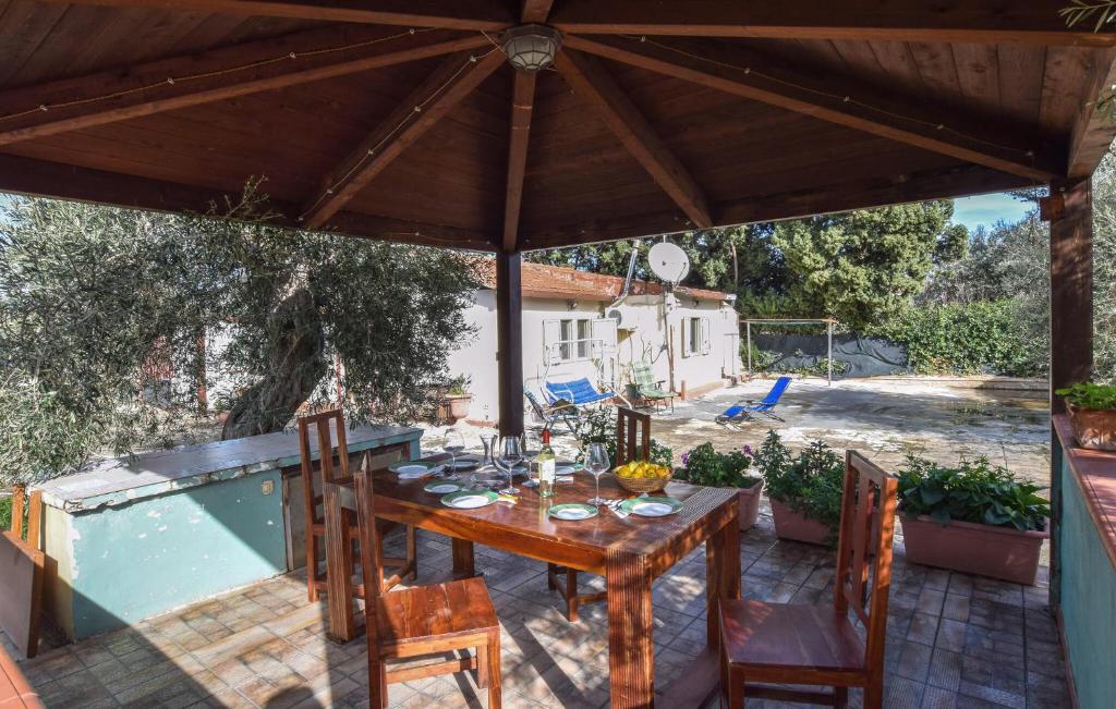 Beautiful Home In Altavilla Milicia With Kitchenette photo 3