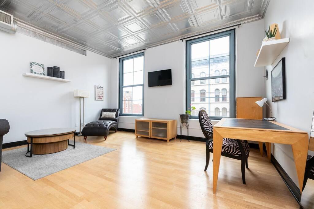 Urban Oasis: Work, Play, Unwind in Warehouse Dist photo 2
