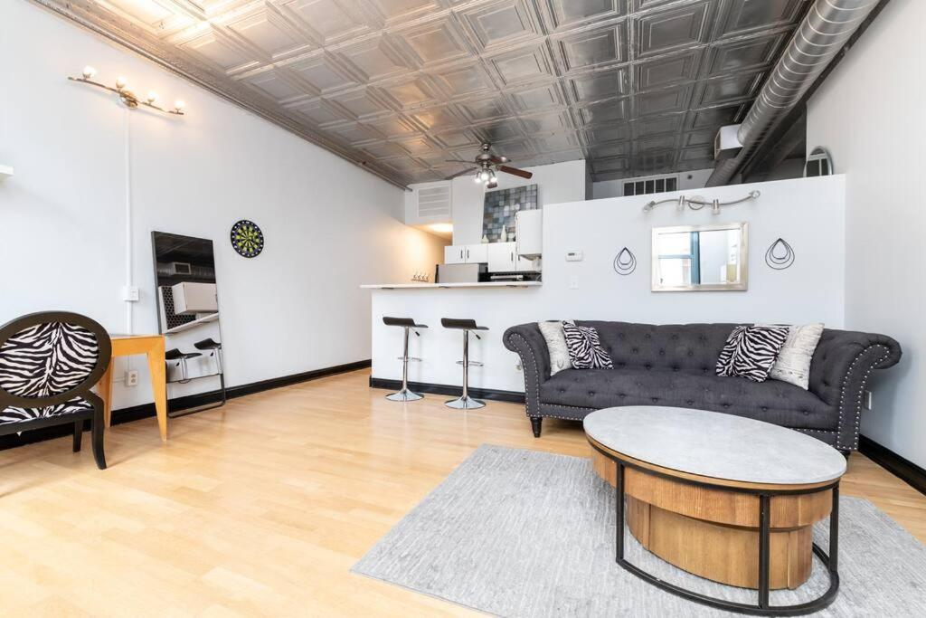 Urban Oasis: Work, Play, Unwind in Warehouse Dist photo 3