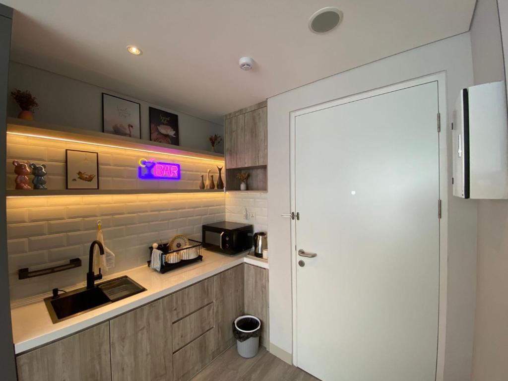 The Wanderlust Stay - Seaview 15F photo 1